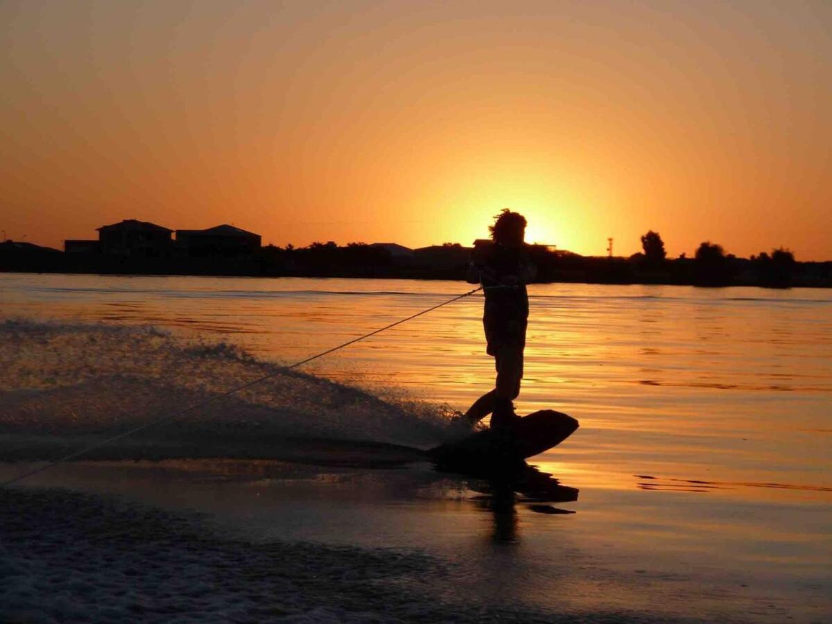 Lakehouse With Jetty & Pool Villa Yarrawonga Esterno foto