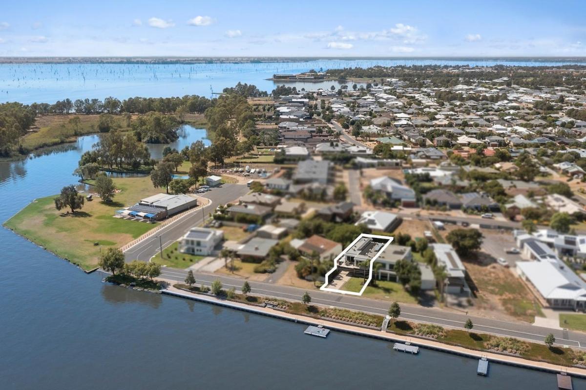 Lakehouse With Jetty & Pool Villa Yarrawonga Esterno foto